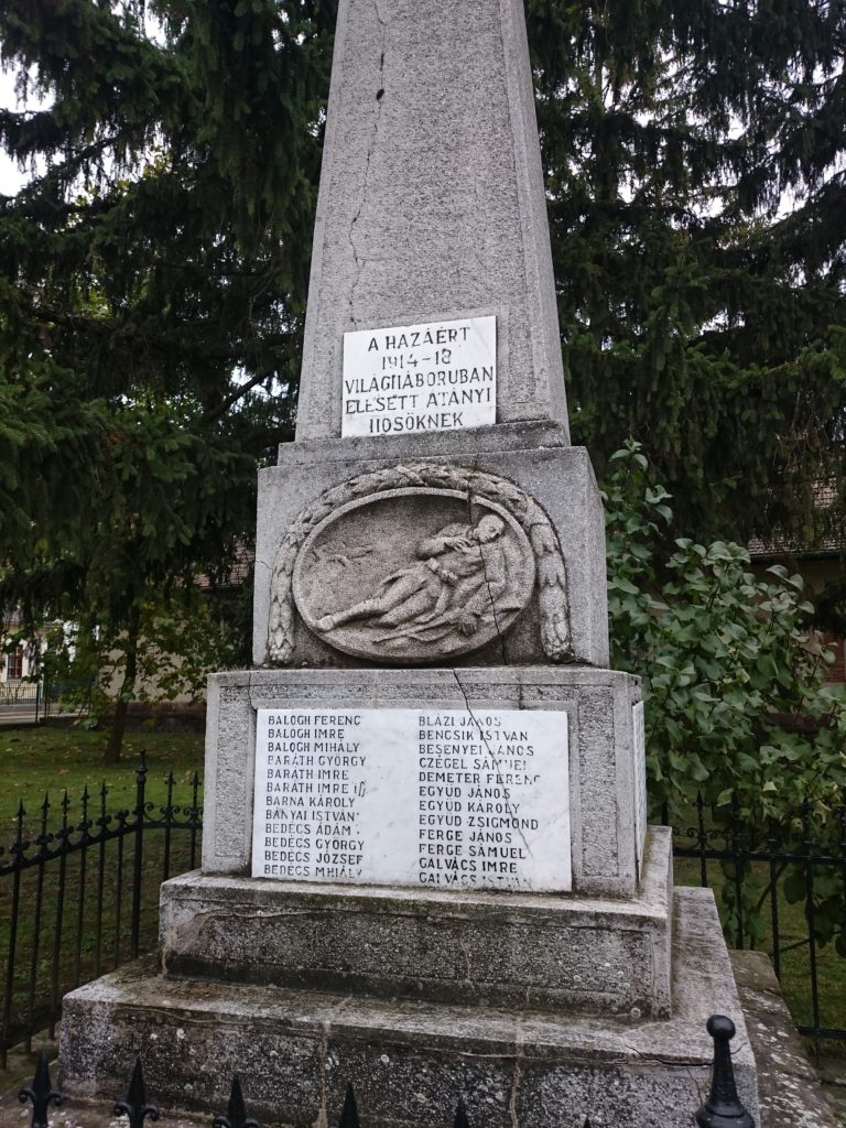Ezt az emlékművet Átány Község lakossága állíttatta azon átányi hősök emlékére, akik a hazáért életüket adták az I. világháborúban.