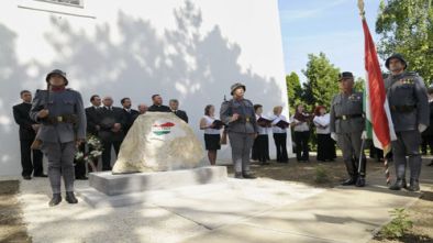 Emlékművet állított az Átányi Református Egyházközösség a Trianoni békeszerződés 90. évfordulóján